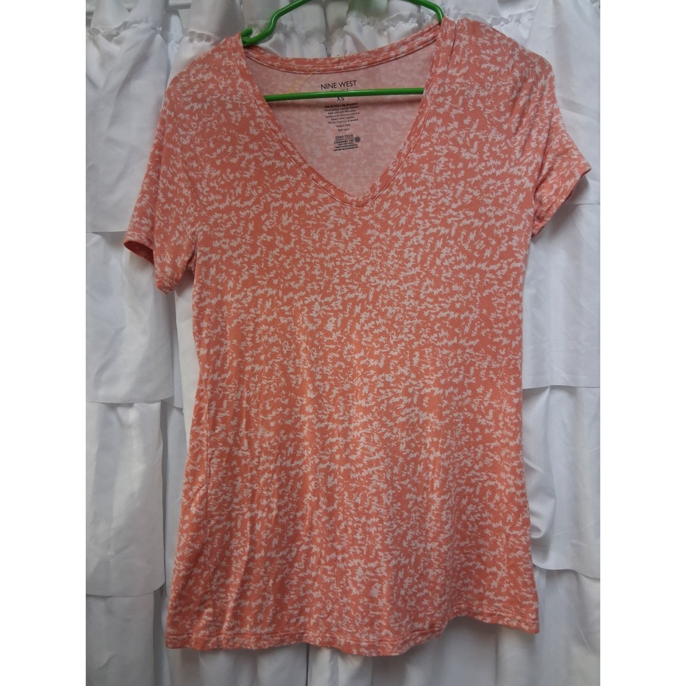 Nine West Essential XS V-Neck T-Shirt Coral Orange White Abstract Stretch 1630
